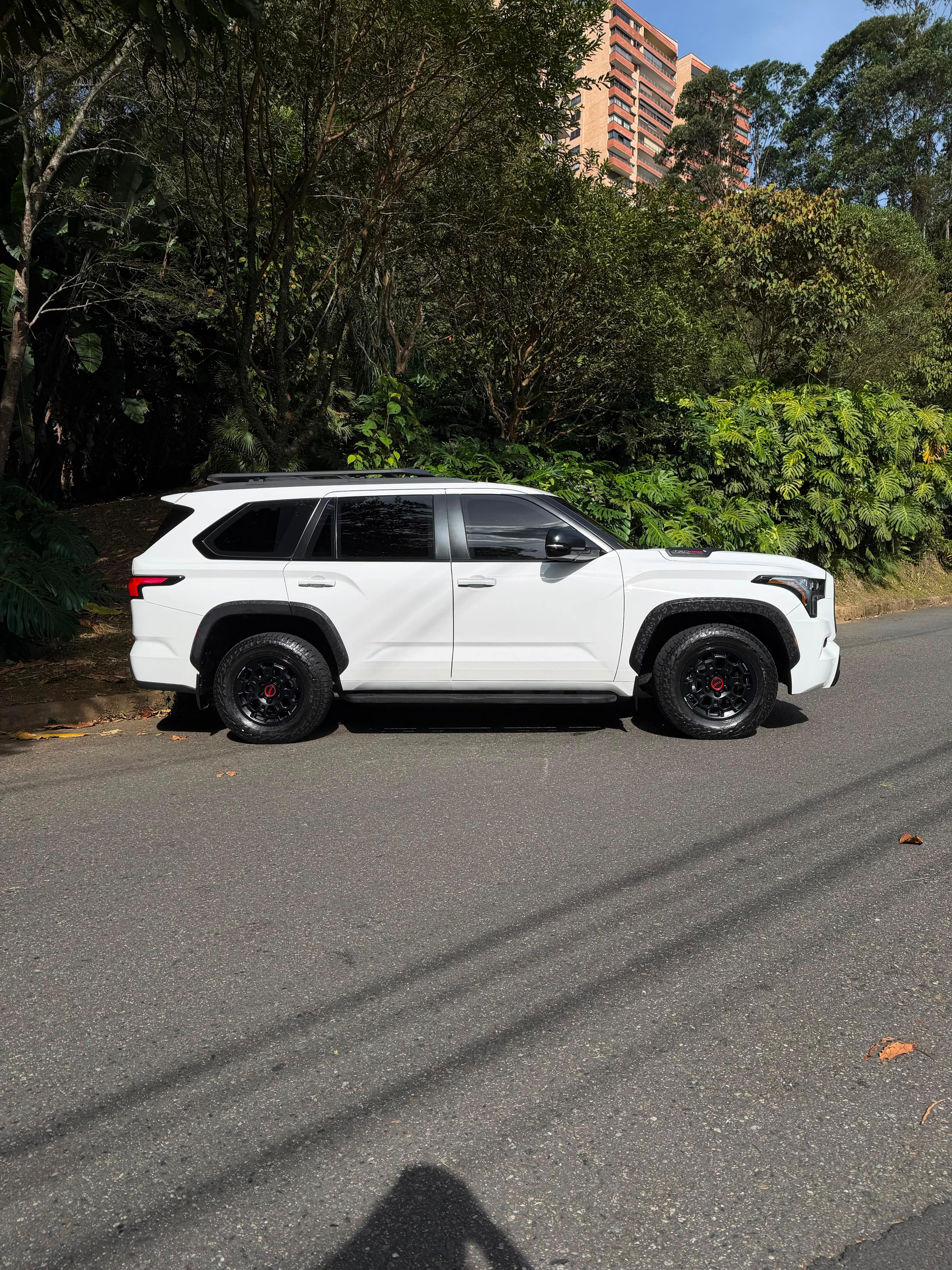 Toyota Sequoia TRD Pro Blindaje N2 — foto 2 de 4