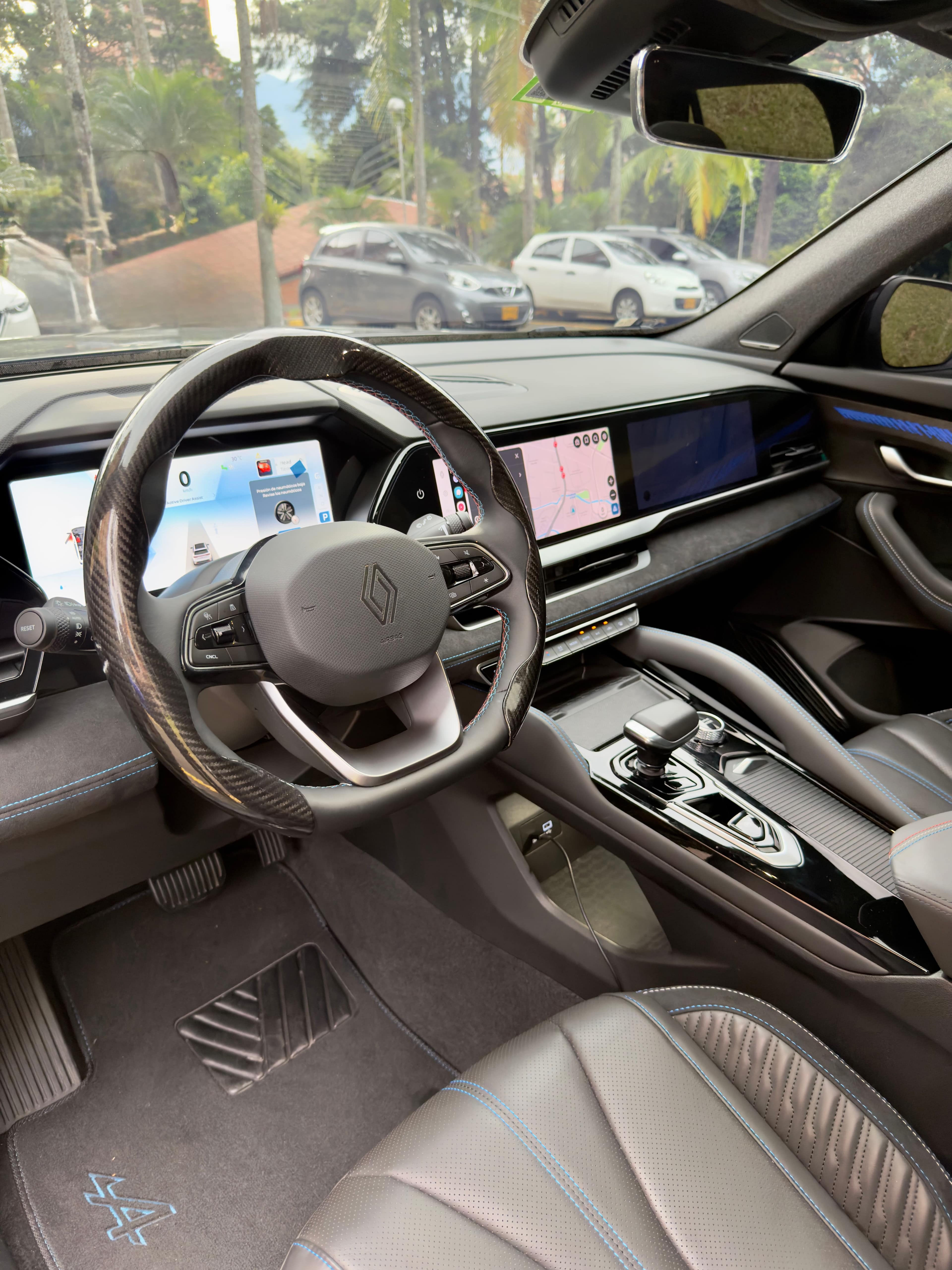 Renault Koleos E-Tech — foto 5 de 6