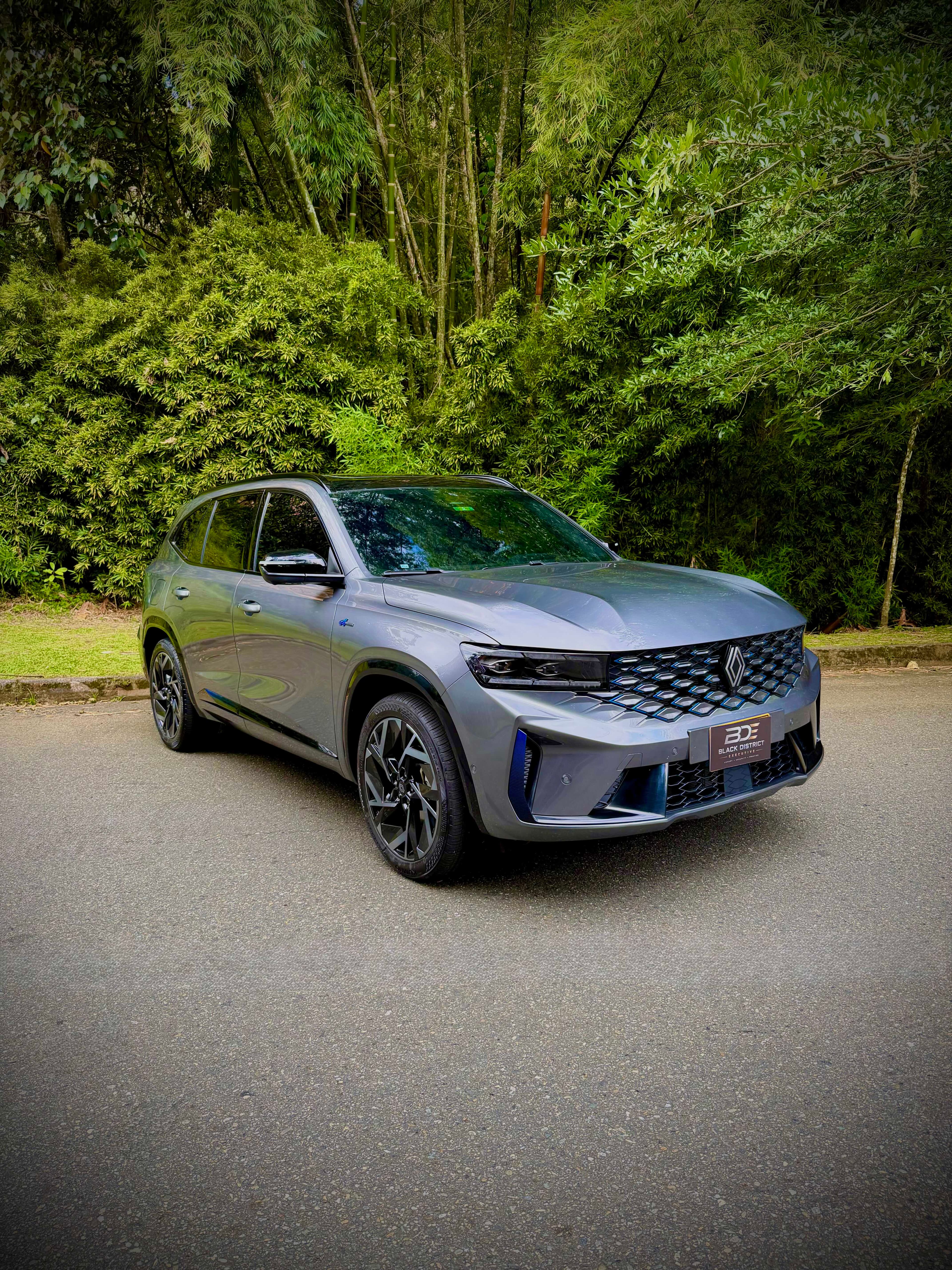 Renault Koleos E-Tech — foto 1 de 6